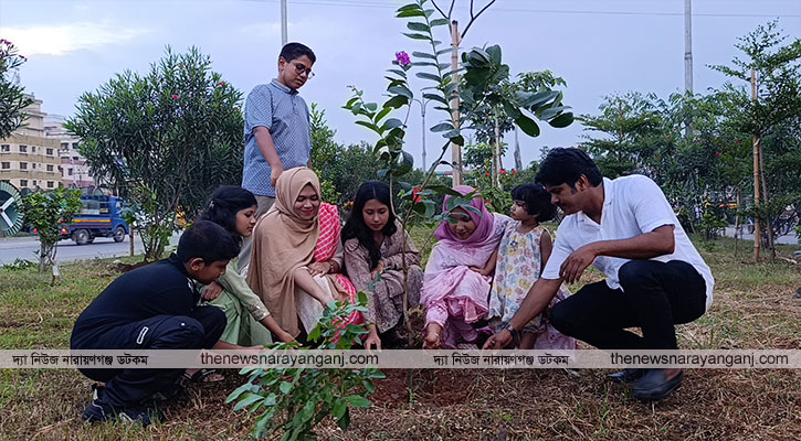 মেয়ের জন্মদিনে রক্তদান বৃক্ষরোপণ দম্পতির