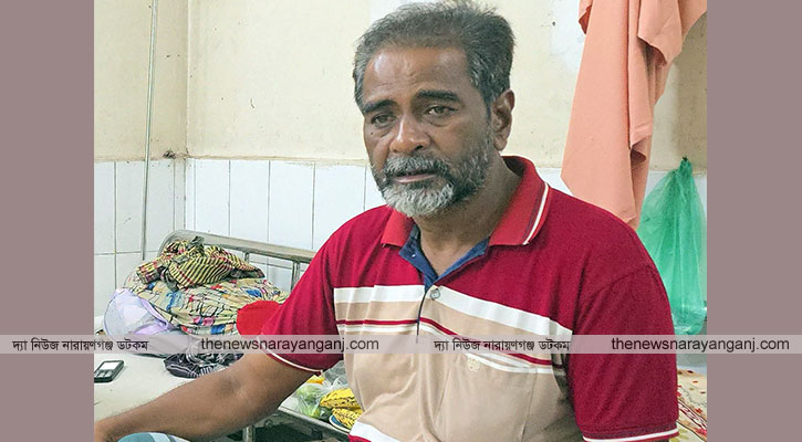 টাকার অভাবে চিকিৎসা হচ্ছে না ফটো সাংবাদিক আমির হোসেনের