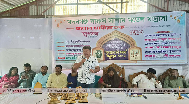 মদনগঞ্জ দারুস সালাম মডেল মাদ্রাসায় কৃতি শিক্ষার্থীদের পুরস্কার