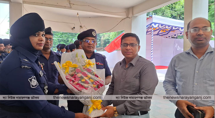 ফতুল্লা মডেল থানায় জেলা প্রশাসক