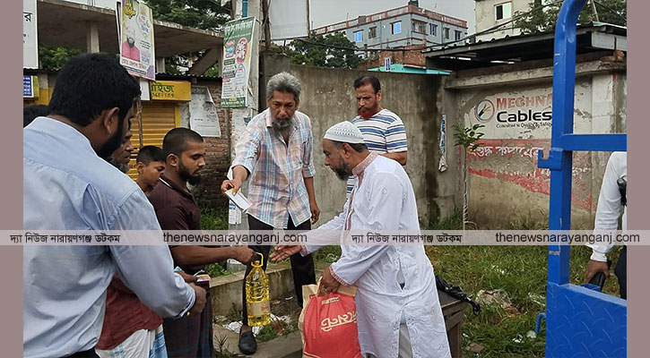 সোনারগাঁয়ে সাশ্রয়ী বাজারের পক্ষে মুদি মালামাল ন্যায্যমূল্যে বিতরণ