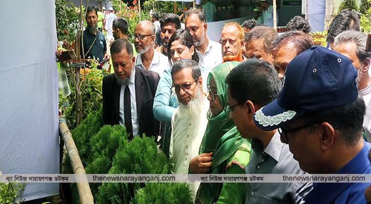 চাষাঢ়ায় জিয়া হলে বৃক্ষ মেলা শুরু