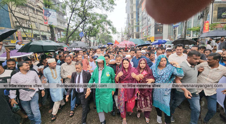বৃষ্টিতে ভিজে মহানগর বিএনপির প্রতিবাদ মিছিল