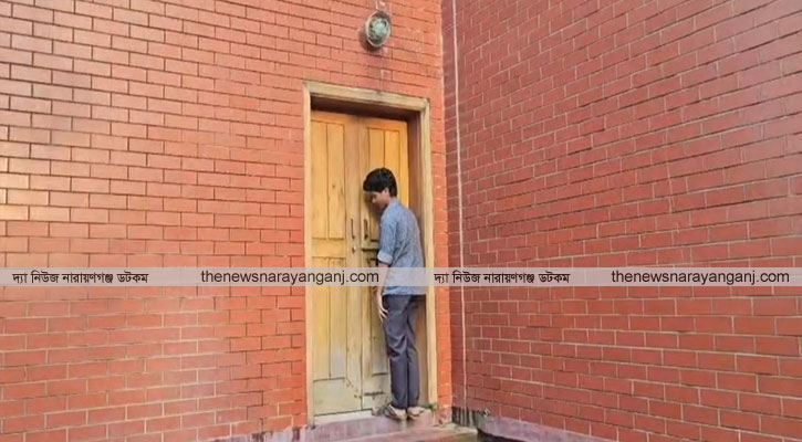 ছাত্রাবাস বন্ধ থাকলেও তালা দিয়ে ভিতরে ছাত্রদলের অবস্থান