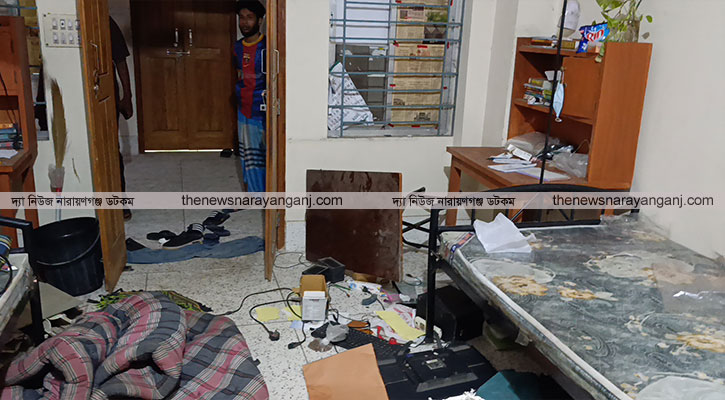 তোলারাম কলেজ ছাত্রাবাসে ভাঙচুর লুটপাটের সাথে সার্টিফিকেটও নষ্ট