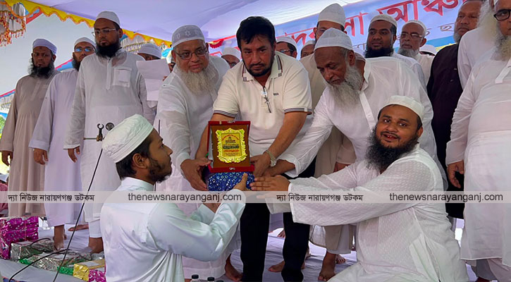 সোনারগাঁয়ে কওমী মাদরাসা কৃতি শিক্ষার্থীদের পুরস্কার বিতরণ 