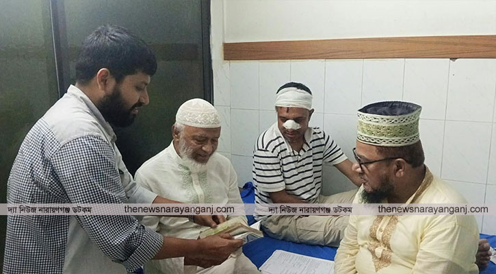 ফতুল্লায় আহত জামায়াত কর্মীকে দেখতে হাসপাতালে মাওলানা মঈনুউদ্দিন