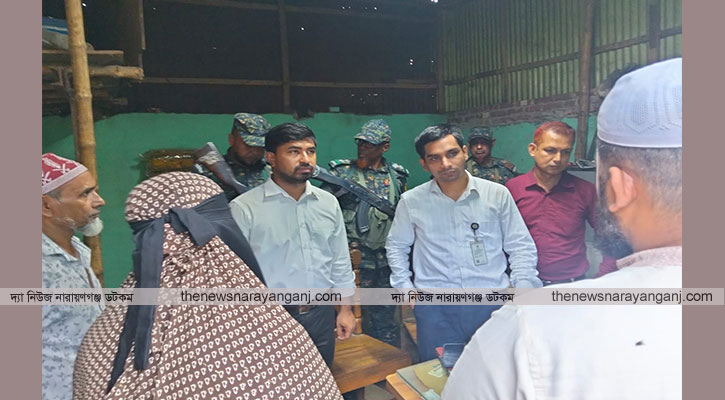 অনুমোদনহীন রঙ দিয়ে বউ জামাই চানাচুর তৈরি