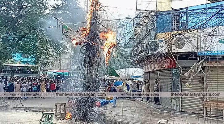 শহরে নেটের তারে ঝুঁকিতে বিদ্যুতের খুঁটি, বাড়ছে দুর্ঘটনা