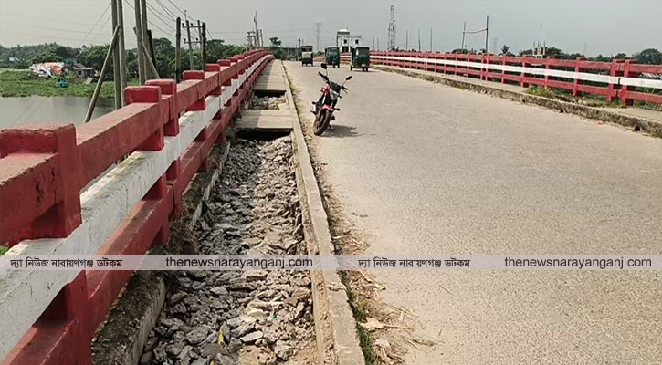 কাইকারটেক ব্রিজের স্লাব ভেঙে লোহা চুরি দুর্বৃত্তদের