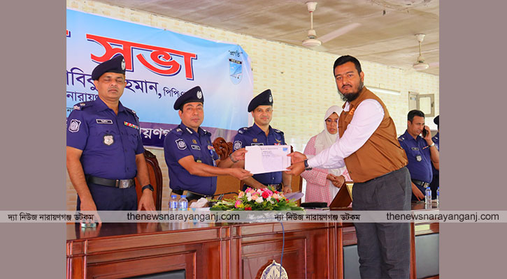 ডাকাতির রহস্য উদঘাটন অস্ত্র-মাদক উদ্ধার ডিবির মফিজুল পুরস্কৃত