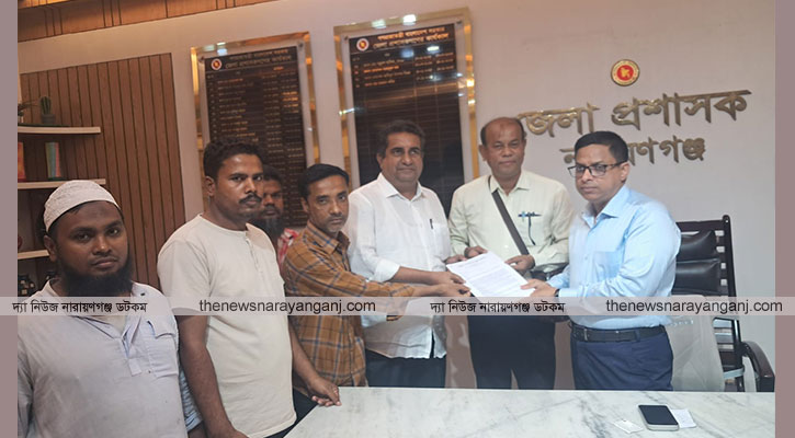 তিন মাস ধরে বন্ধ সেঞ্চুরি এ্যাপারেলস জেলা প্রশাসককে স্মারকলিপি