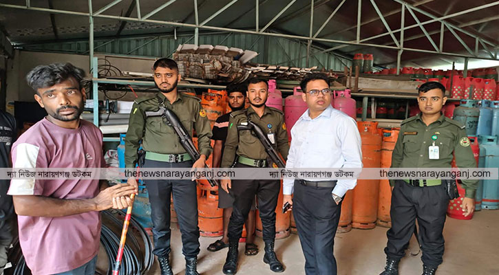 আড়াইহাজারে বেশি দামে এলপিজি বিক্রি দুই ব্যবসায়ীকে জরিমানা