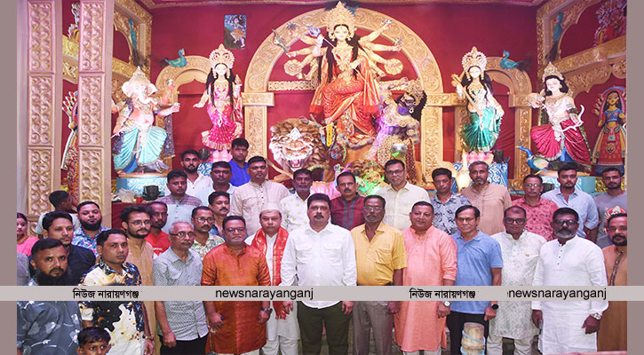 পূজা মন্ডপ পরিদর্শনে ব্যবাসায়ী নেতা কবির হোসেন খান