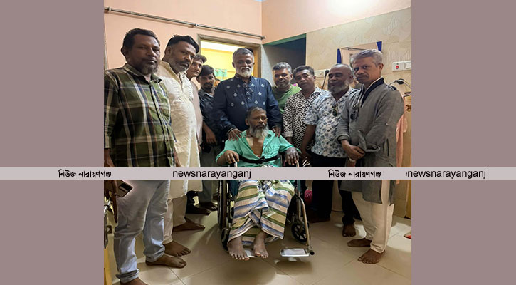 অসুস্থ শ্রমিকদল নেতাকে হুইল চেয়ার উপহার দিলেন খোরশেদ