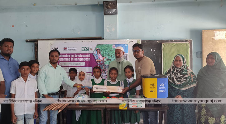 তাঁতখানা সরকারি প্রাথমিক বিদ্যালয়ে খেলাধুলার সরঞ্জাম বিতরণ