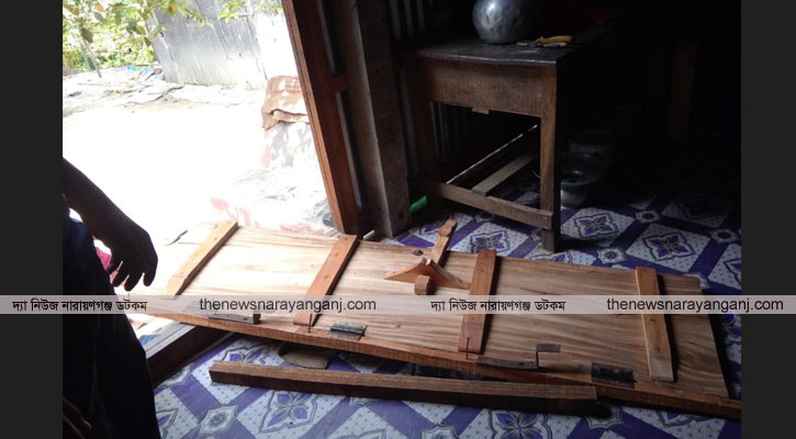 আড়াইহাজারে কৃষকের বাড়িতে ডাকাতি