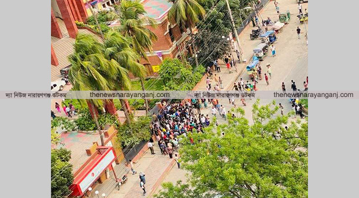 সিটি কর্পোরেশনে তাণ্ডব : বেপরোয়া অটোচালকদের হামলায় রক্তাক্ত ১০