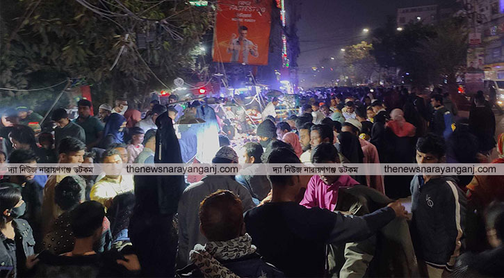 হকারদের দখল চরমে ঠেকেছে