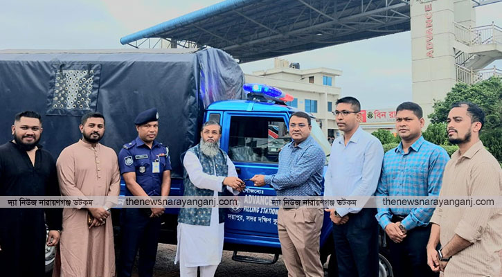 কুমিল্লা সদর মডেল থানায় গাড়ির চাবি তুলে দিলেন মোহাম্মদ হাতেম 