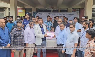 ৩০০ শয্যা হাসপাতালে ডেঙ্গু পরীক্ষার কিট দিলেন ডিসি