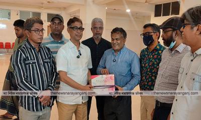 খানপুর হাসপাতালে মামুন মাহমুদের ডেঙ্গু কীট প্রদান