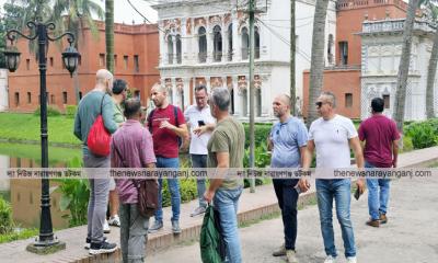 সোনারগাঁয়ে জাদুঘরে দেশি-বিদেশি পর্যটকের পদচারণায় মুখর