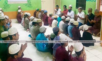 জিয়াউর রহমানের জন্য দোয়া খাবার বিতরণ করলেন বাবুল