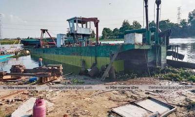 বন্দরে আওয়ামী লীগ নেতার ডকইয়ার্ড থেকে চোরাই ড্রেজার জব্দ