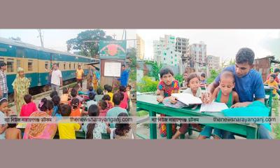 নারায়ণগঞ্জের যে রেলস্টেশনে জ্বলে শিক্ষার আলো