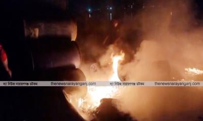 সোনারকান্দা হাটে ড্রামের গোডাউনে আগুন