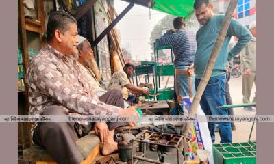 তেলের পাম্প চুলা মেরামতে ভিড় ভুক্তভোগীদের