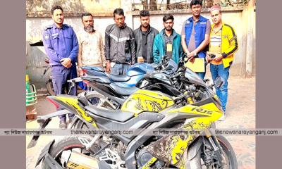 ফতুল্লায় চোরাই মটরসাইকেল সহ গ্রেপ্তার ৪