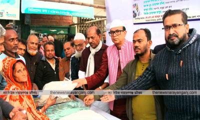 ফতুল্লা প্রেসক্লাব-প্রবাসী বন্ধনের শীতবস্ত্র বিতরণ