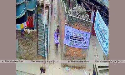 সিসিটিভি ক্যামেরায় এনসিপি প্রার্থীর ব্যানার ছেড়ার দৃশ্য