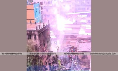 বেপারীপাড়ায় আগুনে পুড়ল কার্টুনের দোকান