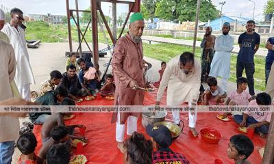 প্রতি শুক্রবার পথশিশুদের জন্য খাবারের আয়োজন করেন টিপু