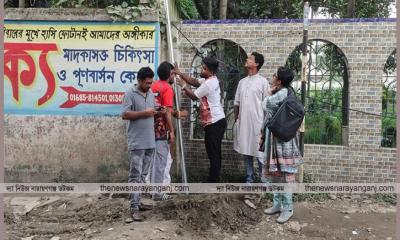 স্টেডিয়ামের পাশে সড়কবাতির ব্যবস্থা করলেন এনসিপি নেত্রী