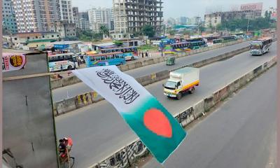 কালেমা লেখা পতাকার সঙ্গে জাতীয় পতাকাকে বিকৃত গ্রেফতার ২