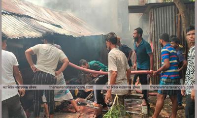 বন্দরে আগুনে পুড়ল ৩ ঘর