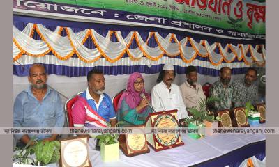 বৃক্ষমেলায় অংশগ্রহণকারীদের সম্মাননা প্রদান