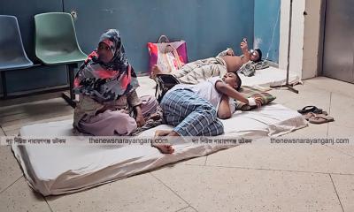 বাড়ছে ডেঙ্গু, বেড ছাড়িয়ে রোগী ফ্লোরে