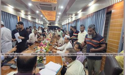 বাস ভাড়া নিয়ে ৪ ঘণ্টায় সভায় হট্টগোল, দুই পক্ষ অনড়