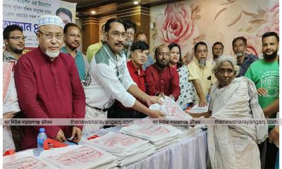 পূজামণ্ডপে অনুদান সনাতন ধর্মাবলম্বীদের পোশাক দিলেন দিদার খন্দকার