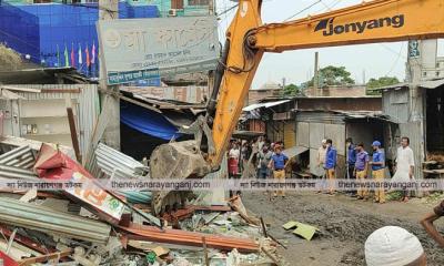 সোনারগাঁয়ে সরকারি জমির উপর ১ হাজার দোকানপাট উচ্ছেদ