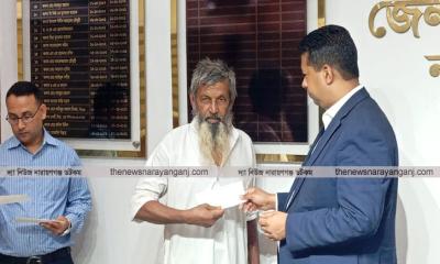 ৬ প্রকল্পে ১৬জনকে জমি অধিগ্রহণের চেক হস্তান্তর করলো ডিসি