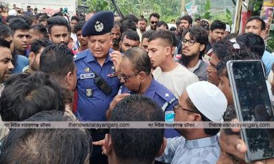 বকেয়া বেতনের দাবীতে বন্দর স্টিল মিলের শ্রমিকদের মহাসড়ক অবরোধ