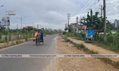 স্টেডিয়ামের সামনে আবর্জনা সরানো হয়েছে