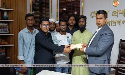 শহীদ আবু সাঈদ স্মৃতি পাঠাগারে জেলা প্রশাসকের আর্থিক অনুদান