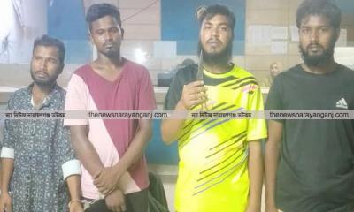 জেলা পরিষদের সামনে চার ছিনতাইকারী আটক